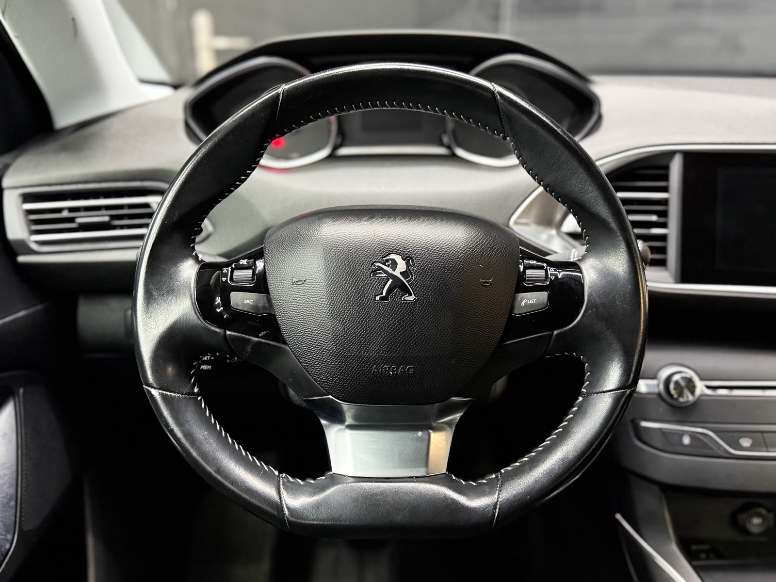 PEUGEOT 308 SW 1.2 THP Allure-image-10