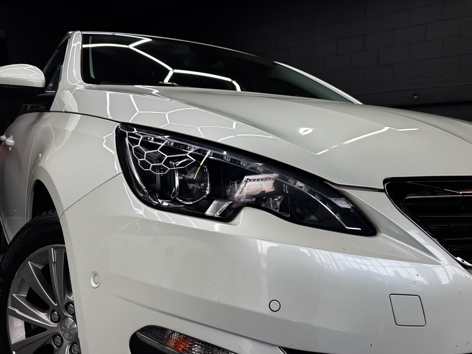 PEUGEOT 308 SW 1.2 THP Allure-showroom-element-3