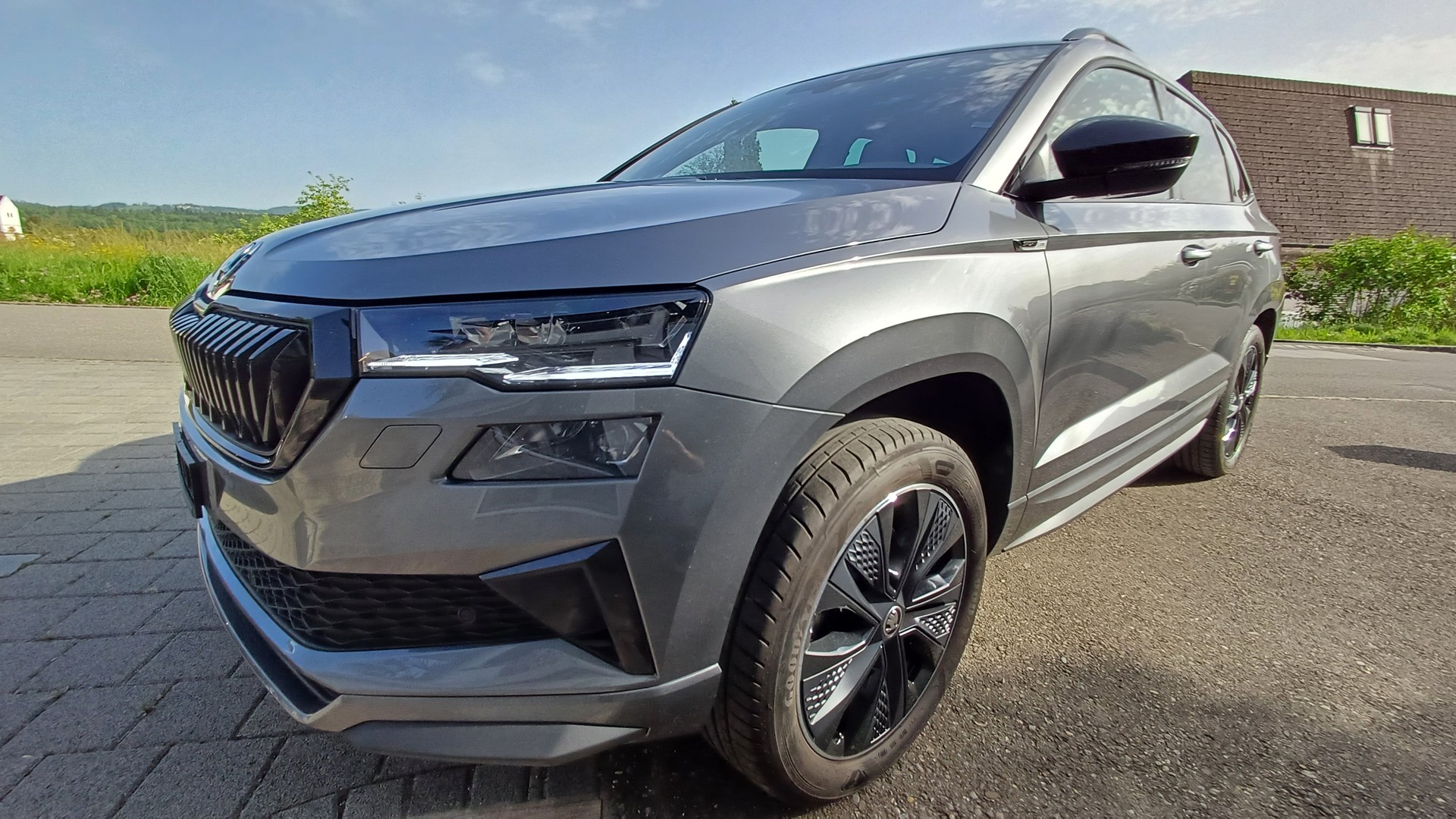 SKODA Karoq 2.0 TSI SportLine 4x4 DSG*Anhängevorrichtung* Winterrad*-image-1