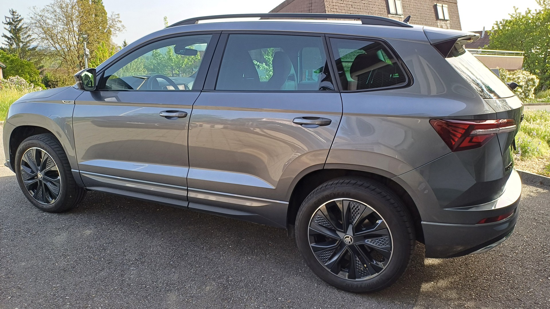 SKODA Karoq 2.0 TSI SportLine 4x4 DSG*Anhängevorrichtung* Winterrad*-image-2
