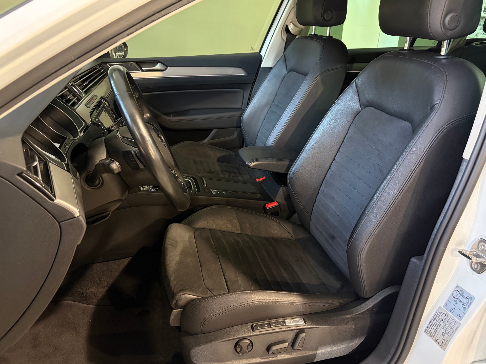 VW Passat Variant 2.0 TDI BMT High. DSG 4Motion "Ab MFK*-image-5
