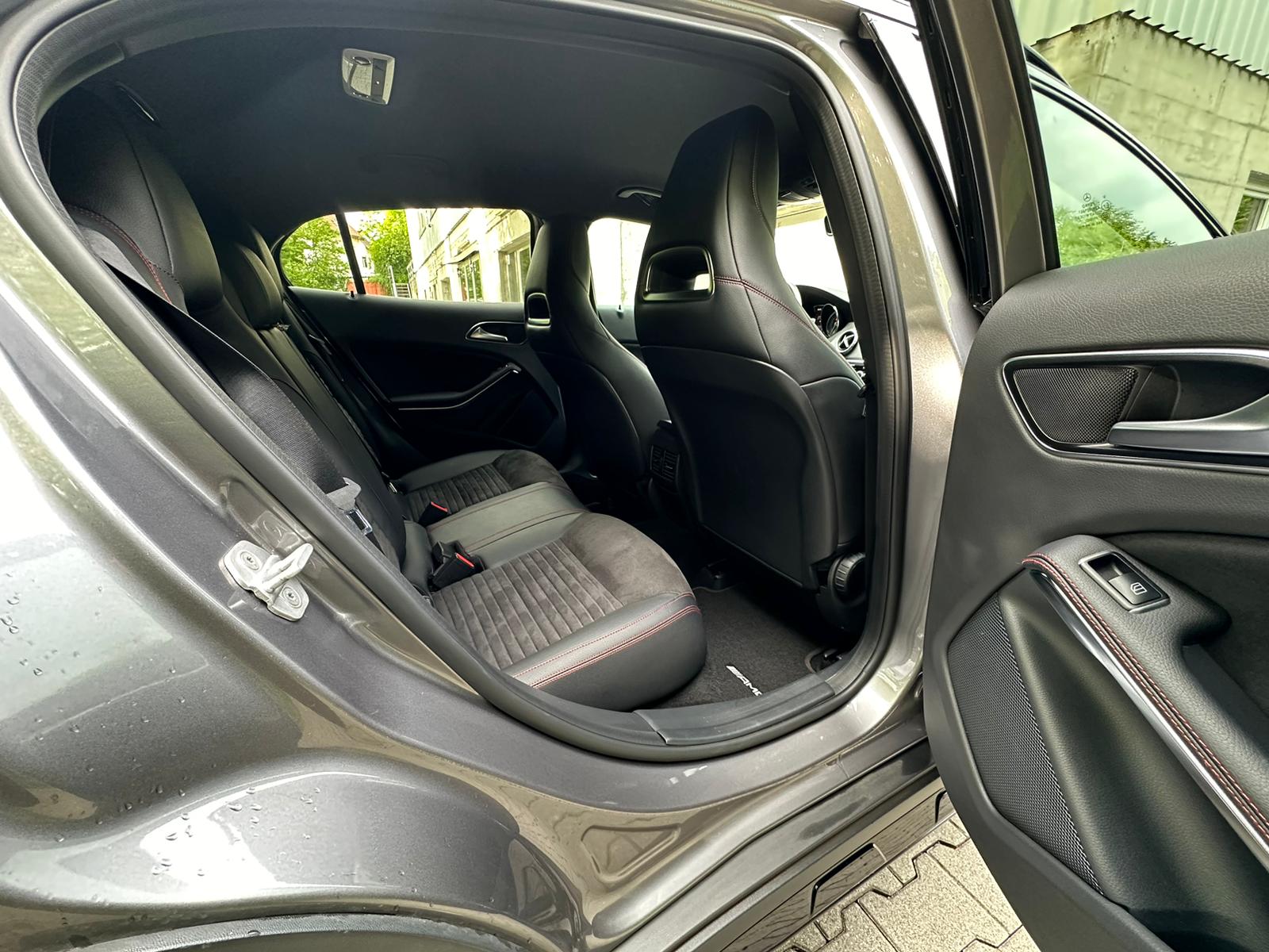 MERCEDES-BENZ GLA 250 AMG Line 4Matic 7G-DCT-image-12