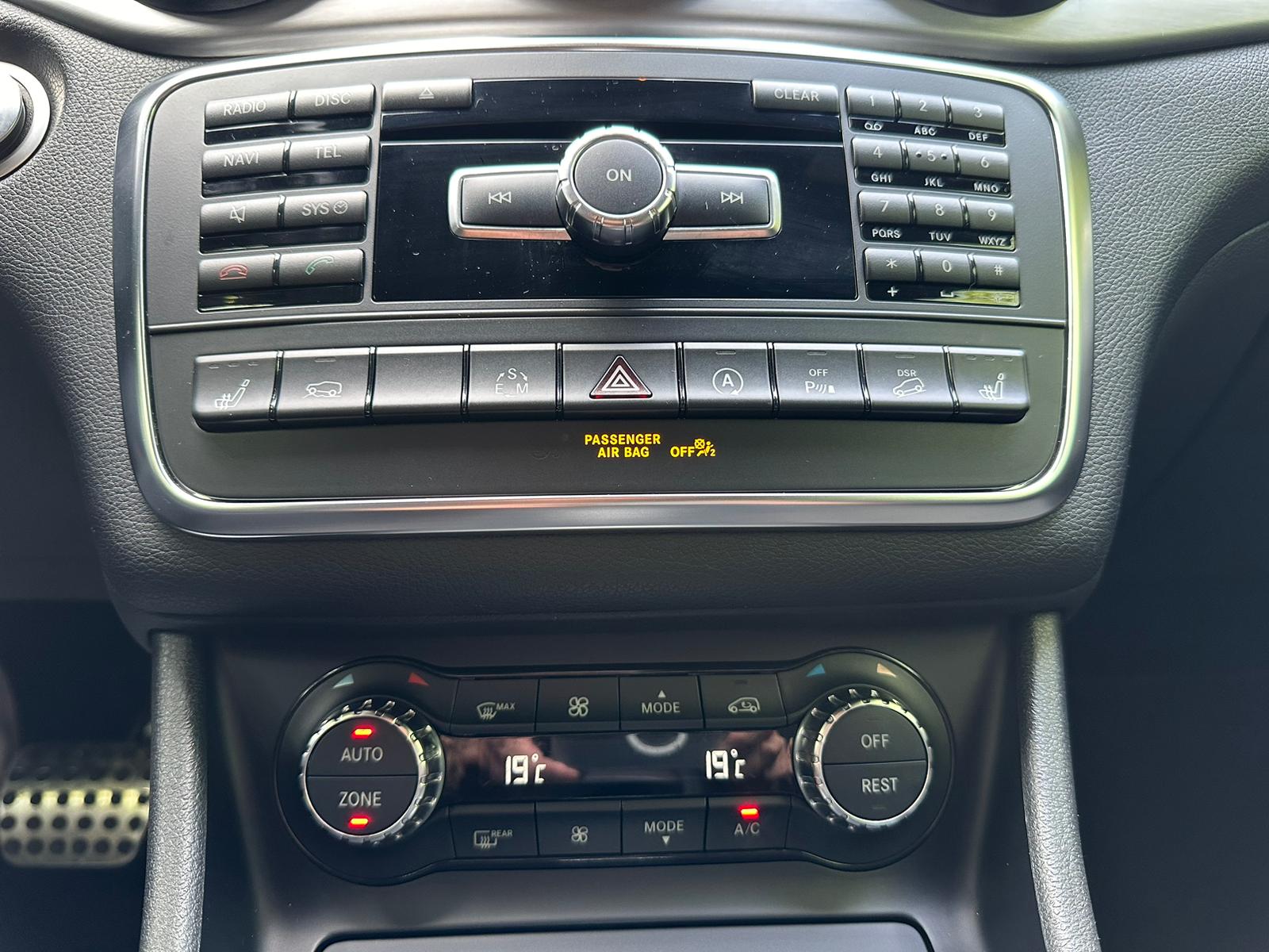 MERCEDES-BENZ GLA 250 AMG Line 4Matic 7G-DCT-image-18