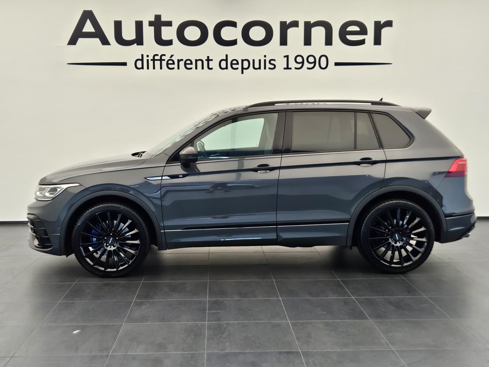 VW Tiguan 2.0TSI R 4Motion DSG-showroom-element-1