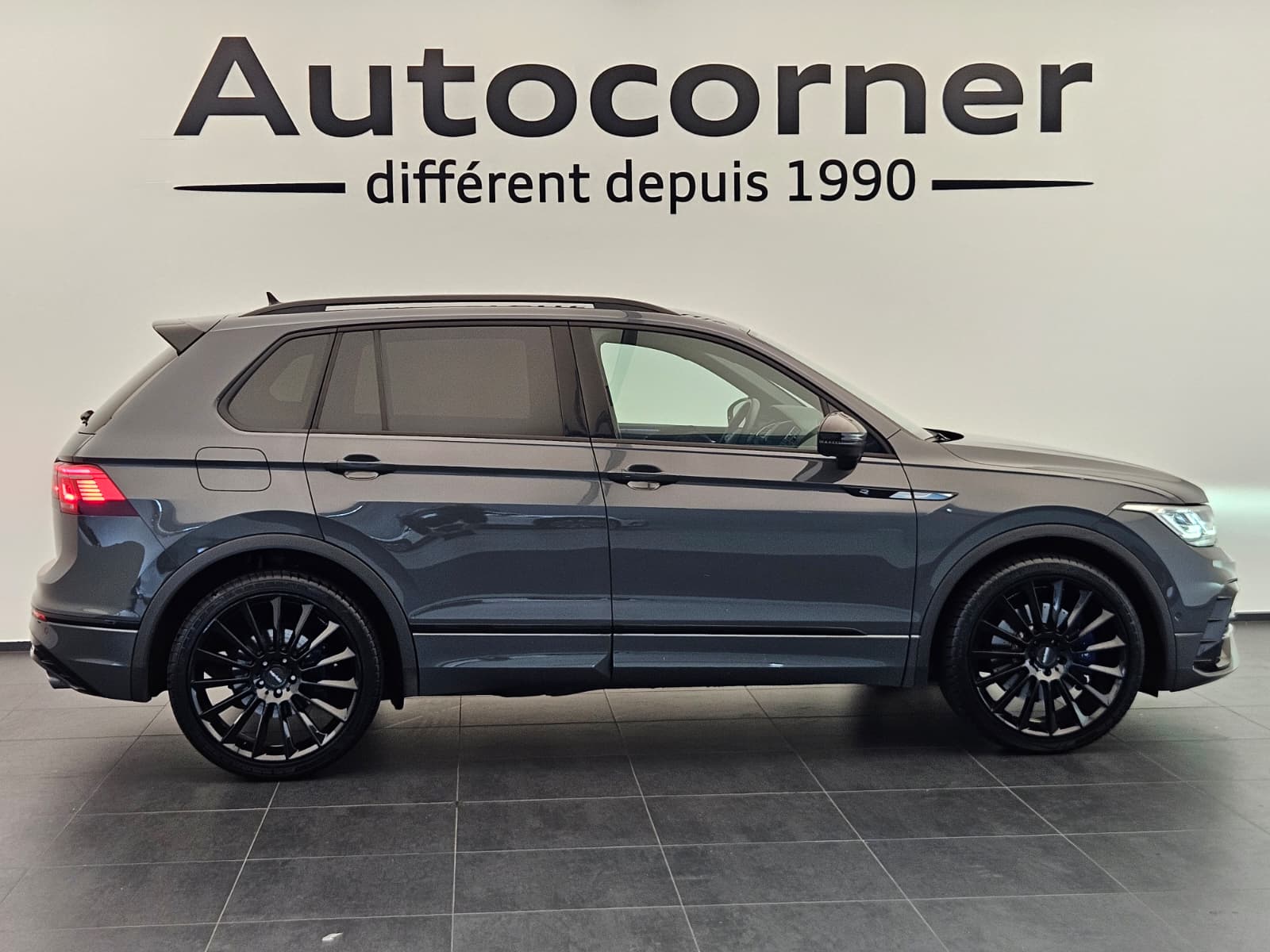 VW Tiguan 2.0TSI R 4Motion DSG-image-5