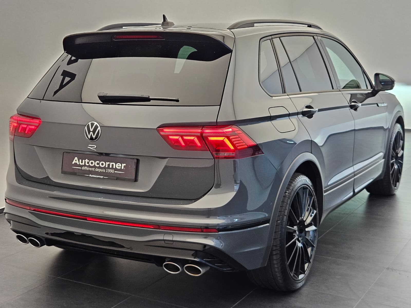 VW Tiguan 2.0TSI R 4Motion DSG-image-6