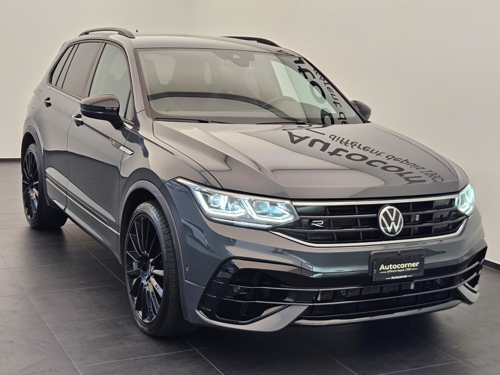 VW Tiguan 2.0TSI R 4Motion DSG-image-4