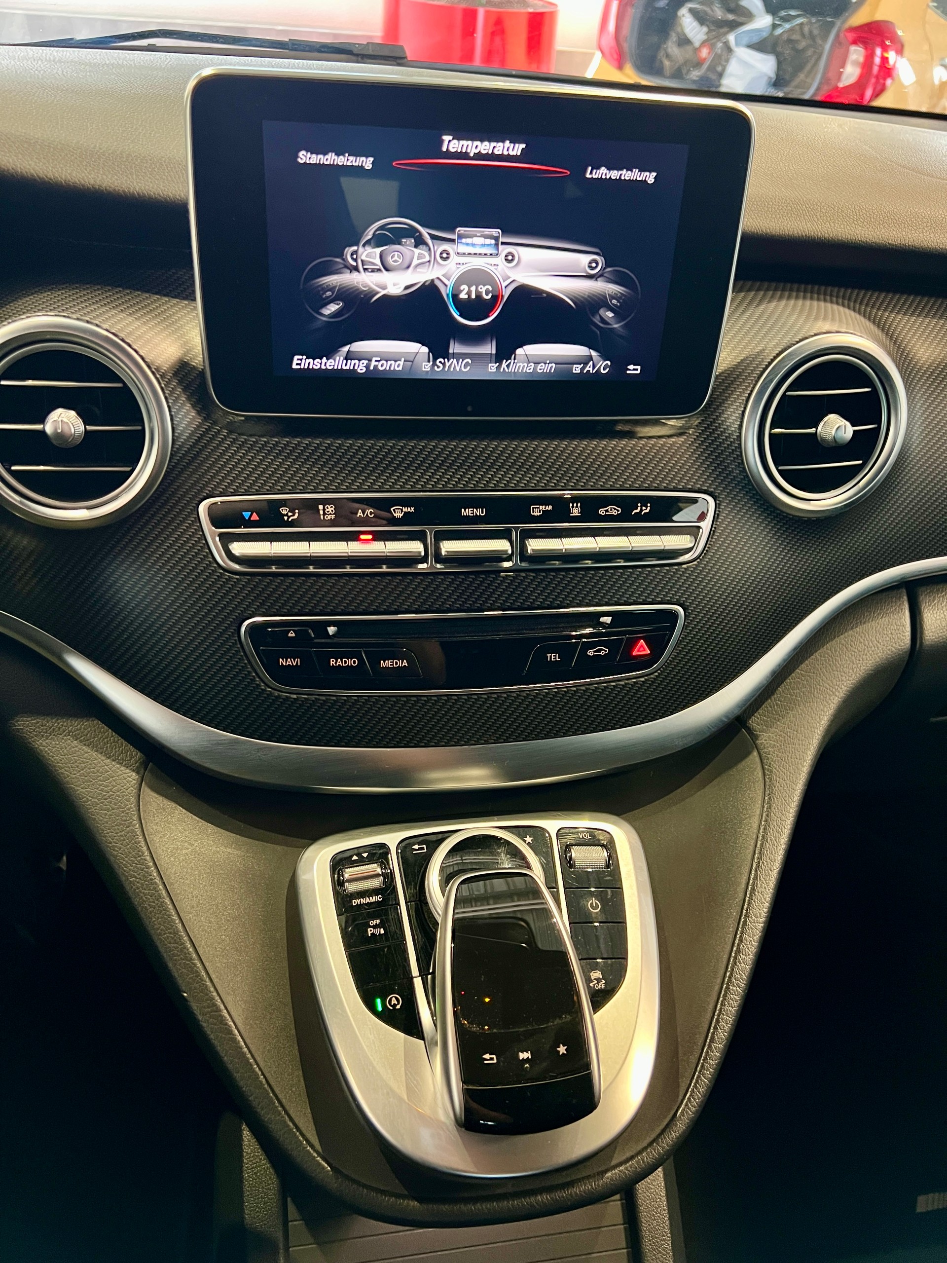 MERCEDES-BENZ V 250 d lang 4Matic 7G-Tronic *AMG Line*-image-30