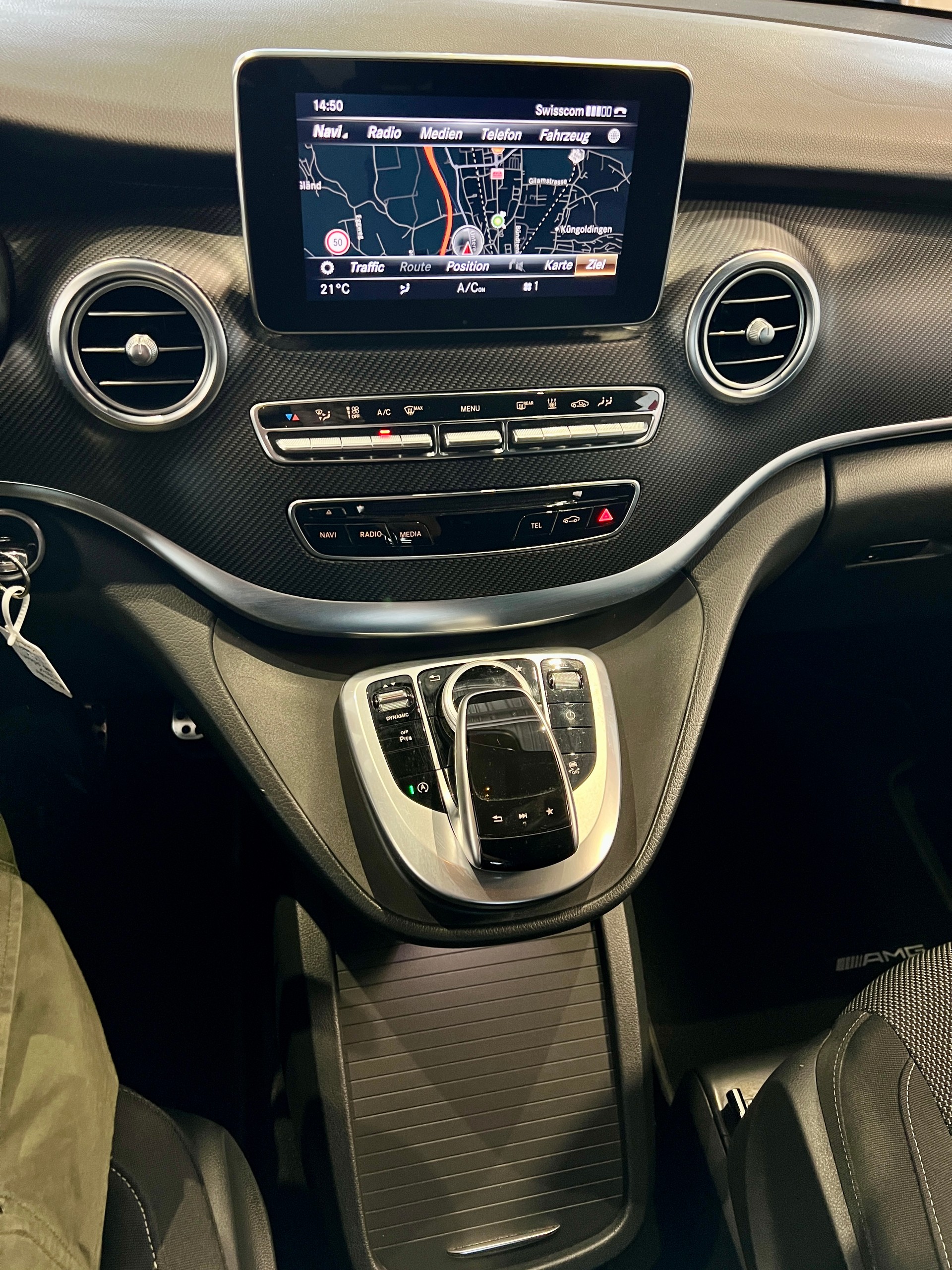 MERCEDES-BENZ V 250 d lang 4Matic 7G-Tronic *AMG Line*-image-28