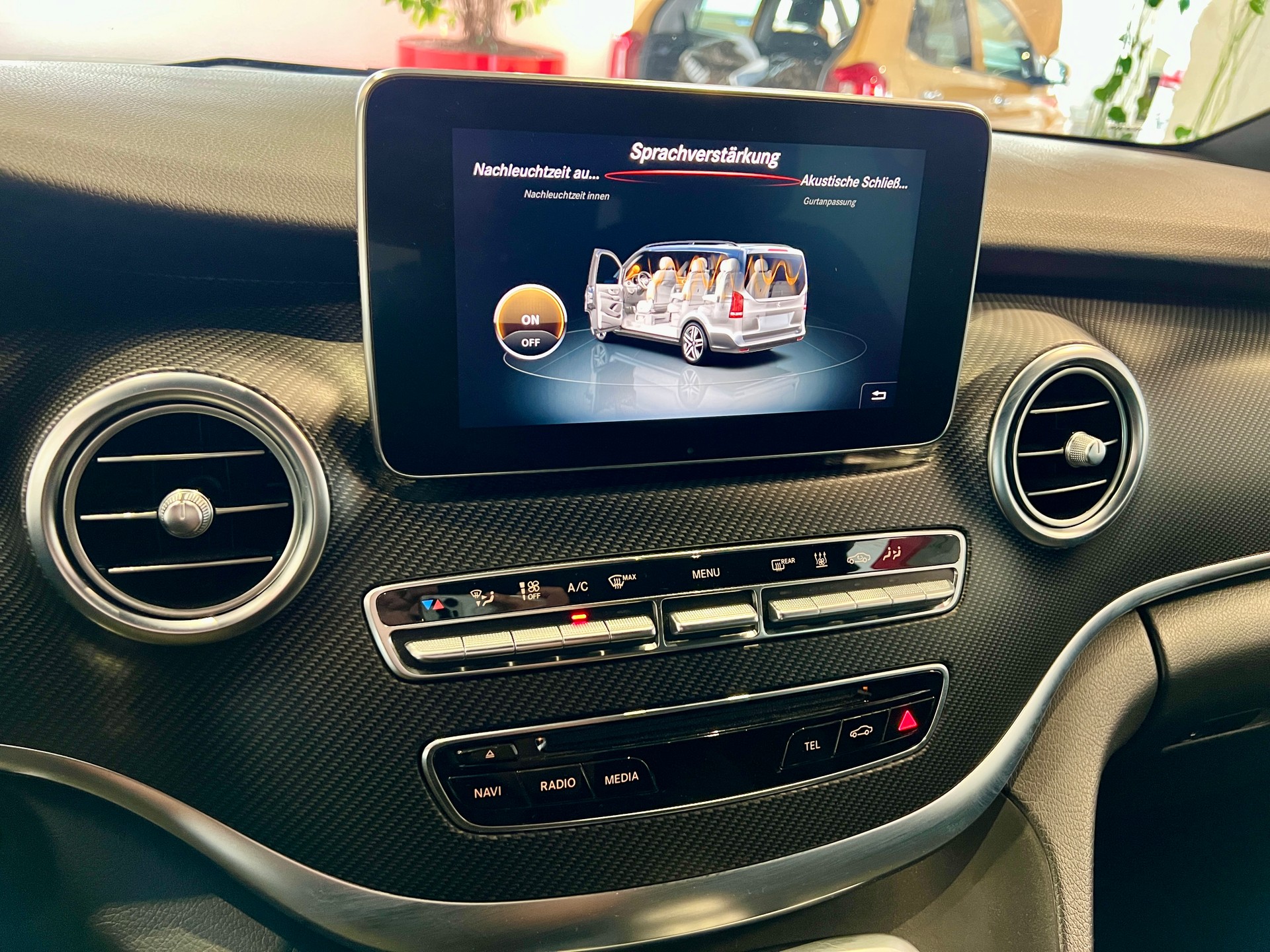 MERCEDES-BENZ V 250 d lang 4Matic 7G-Tronic *AMG Line*-image-25