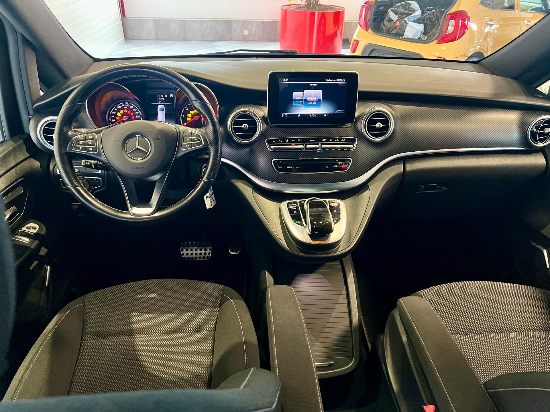 MERCEDES-BENZ V 250 d lang 4Matic 7G-Tronic *AMG Line*-image-10