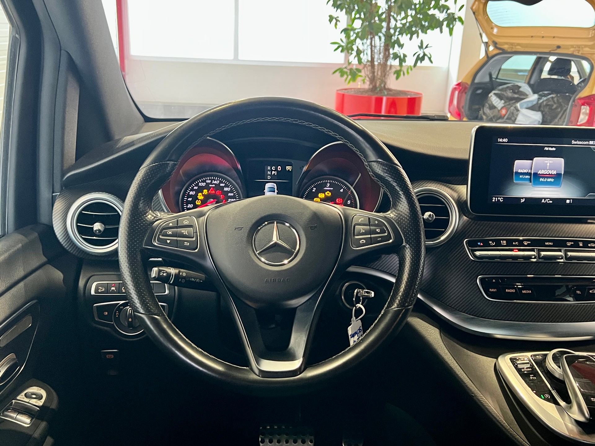 MERCEDES-BENZ V 250 d lang 4Matic 7G-Tronic *AMG Line*-image-11