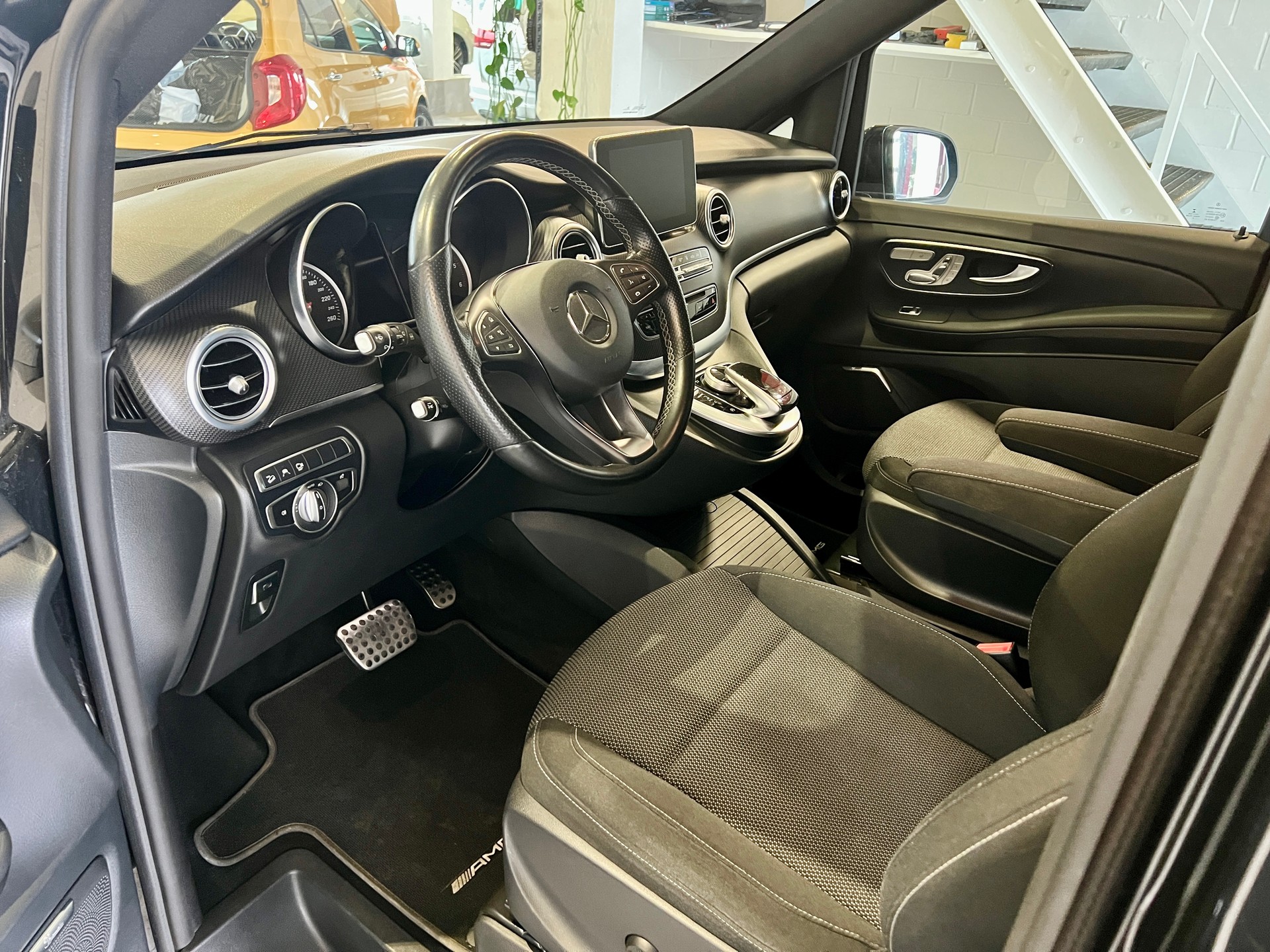 MERCEDES-BENZ V 250 d lang 4Matic 7G-Tronic *AMG Line*-image-8