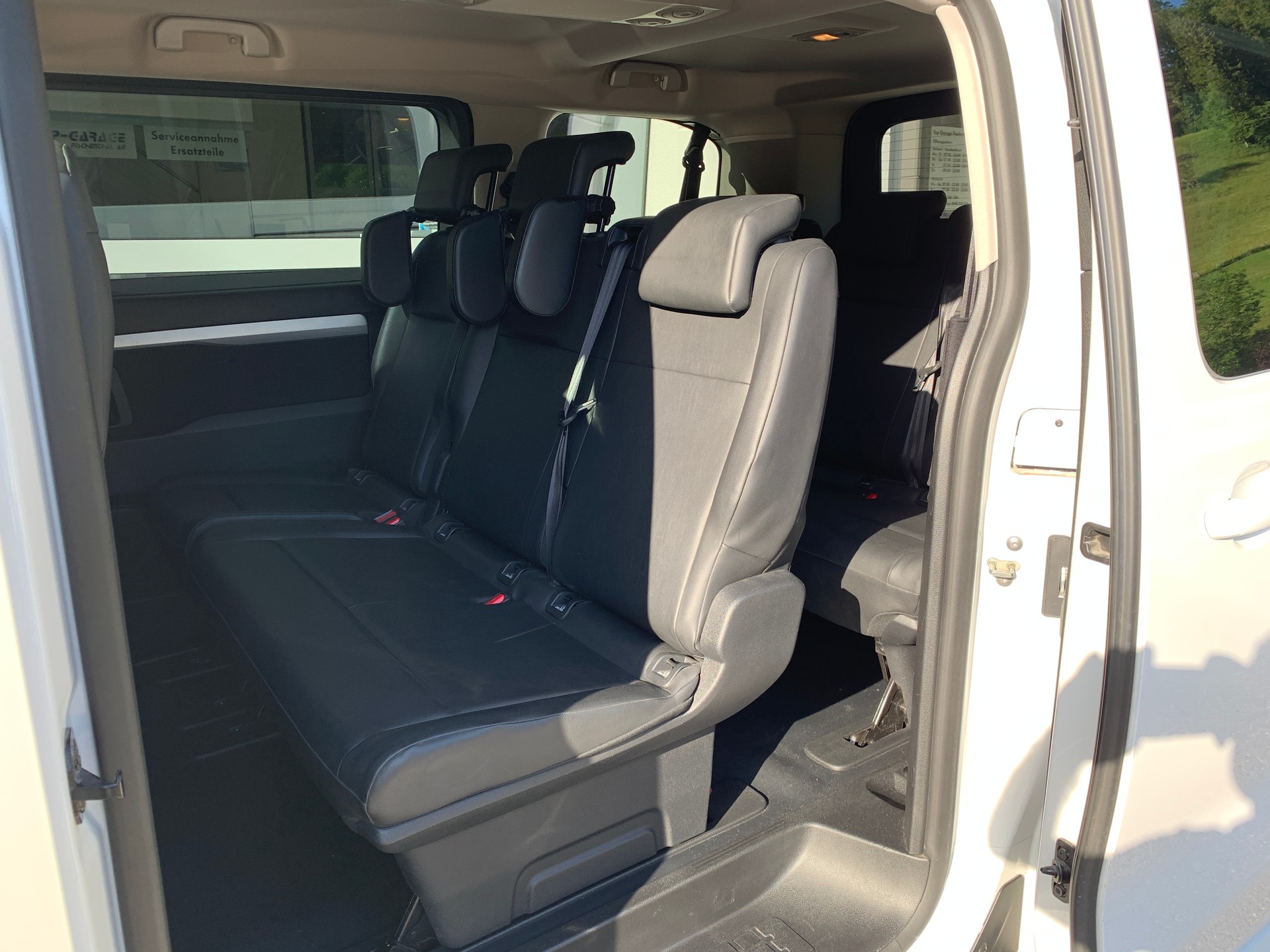 PEUGEOT Traveller 2.0 BlueHDi Allure Standard EAT-image-17