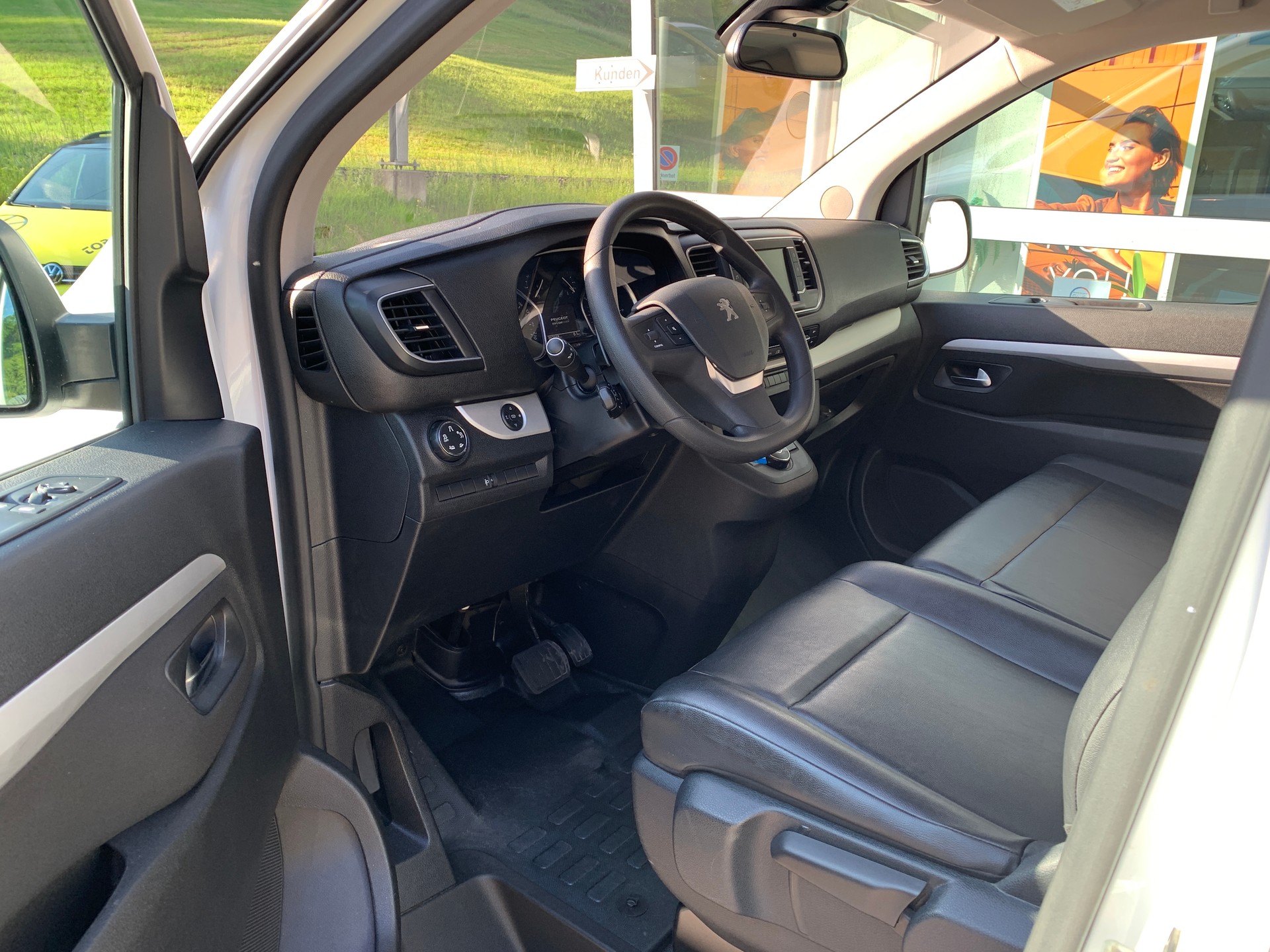 PEUGEOT Traveller 2.0 BlueHDi Allure Standard EAT-image-7