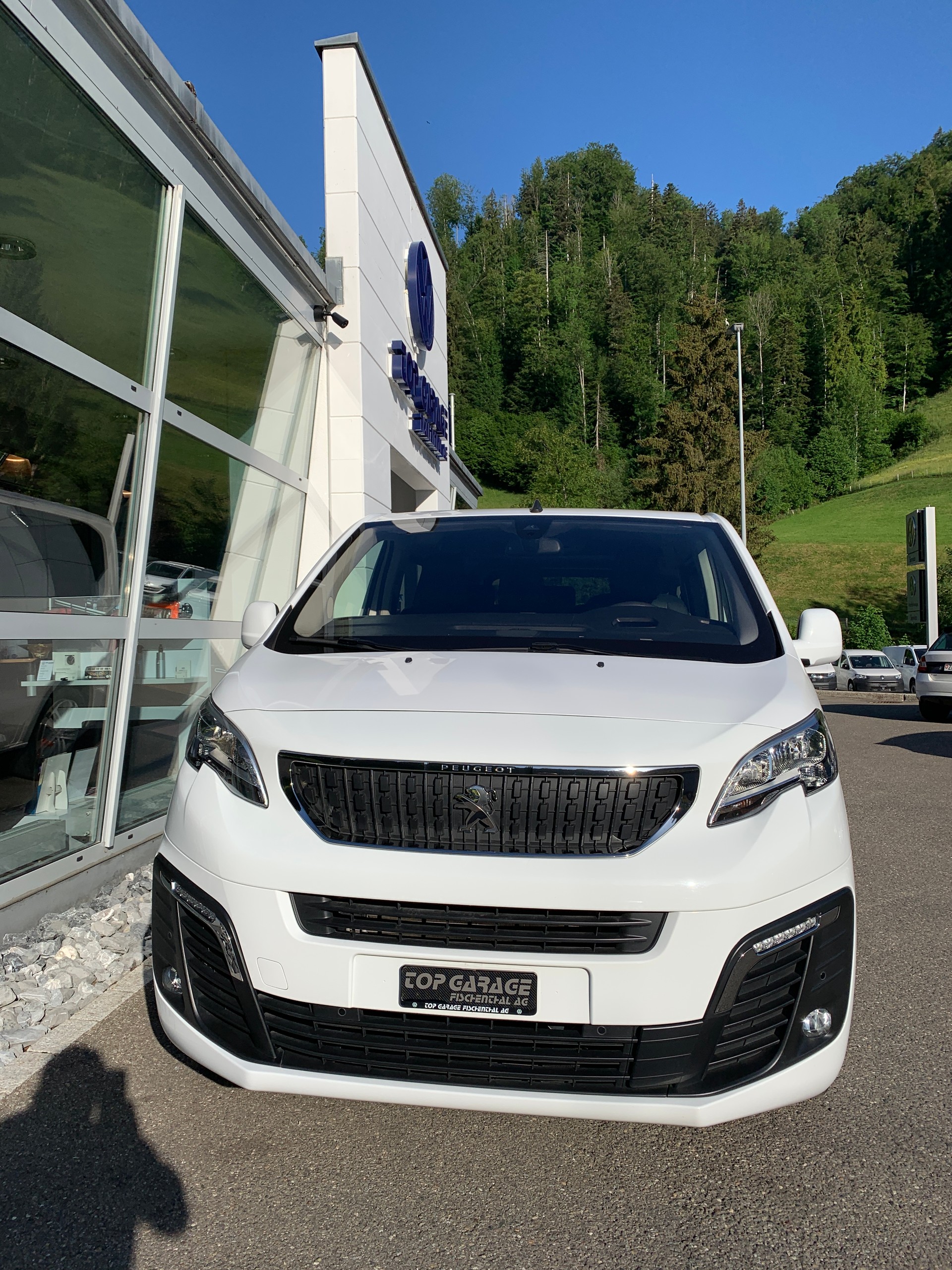 PEUGEOT Traveller 2.0 BlueHDi Allure Standard EAT-showroom-element-1