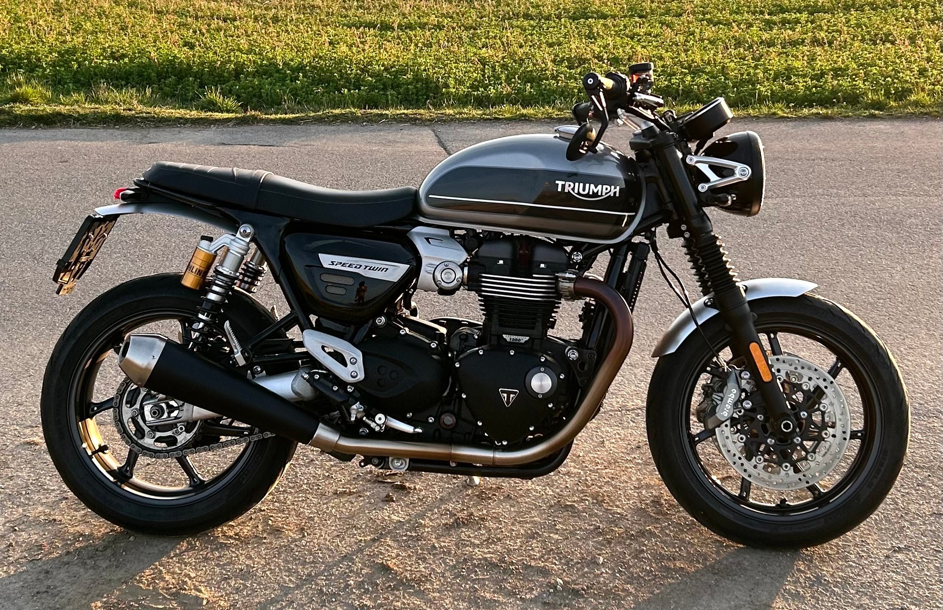 TRIUMPH Speed Twin 1200 with Ohlins front/rear!-image-6