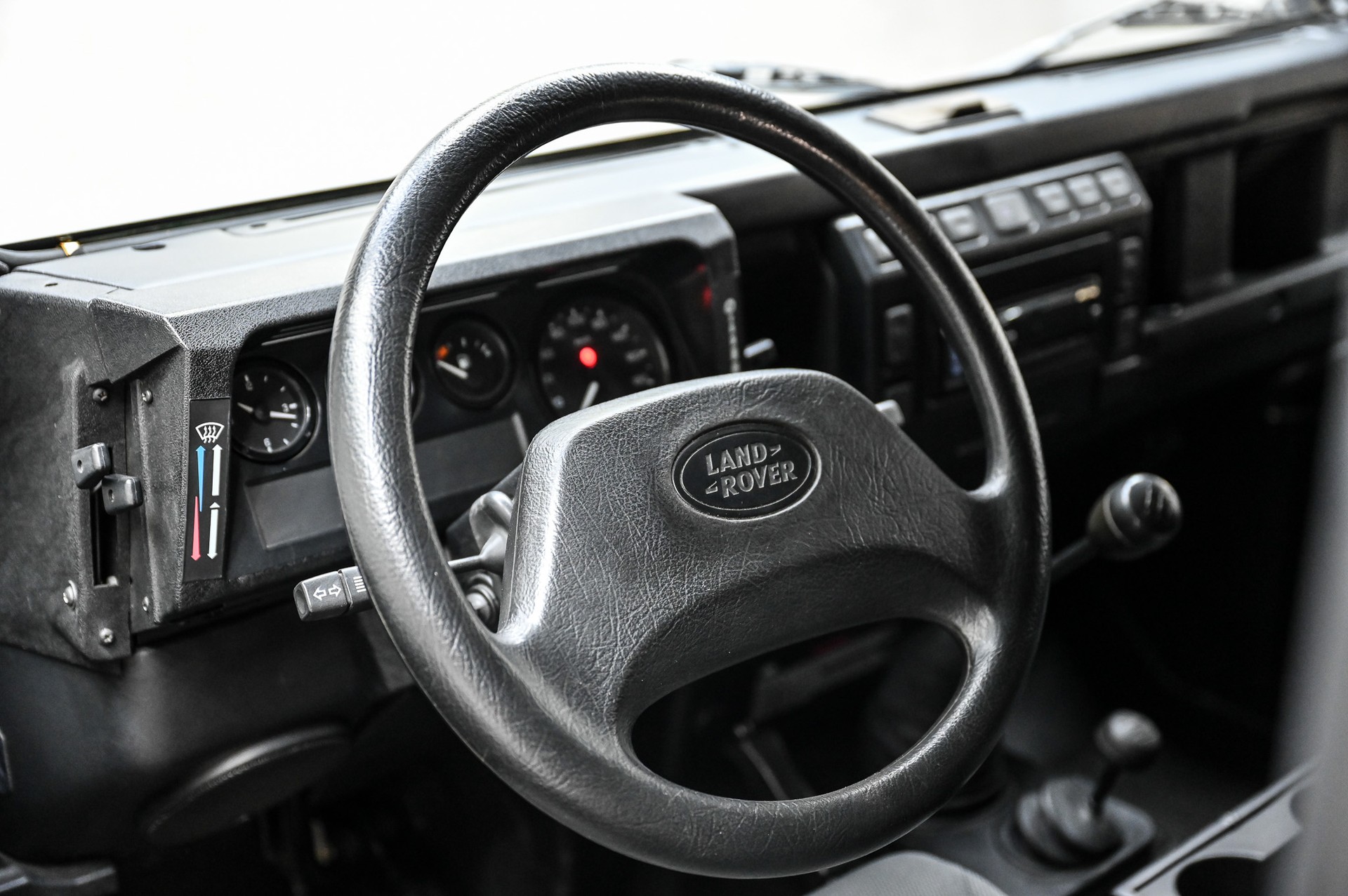 LAND ROVER Defender 90 TD5-image-26