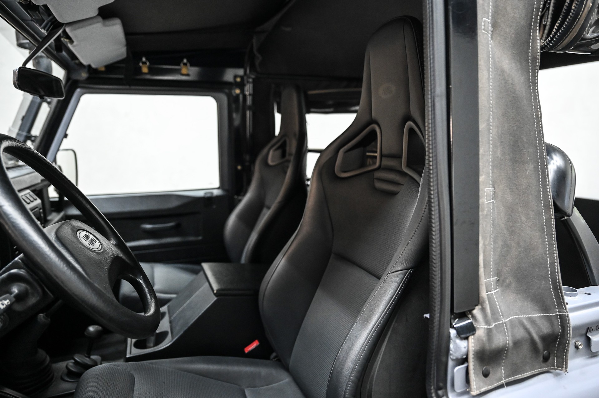 LAND ROVER Defender 90 TD5-image-23