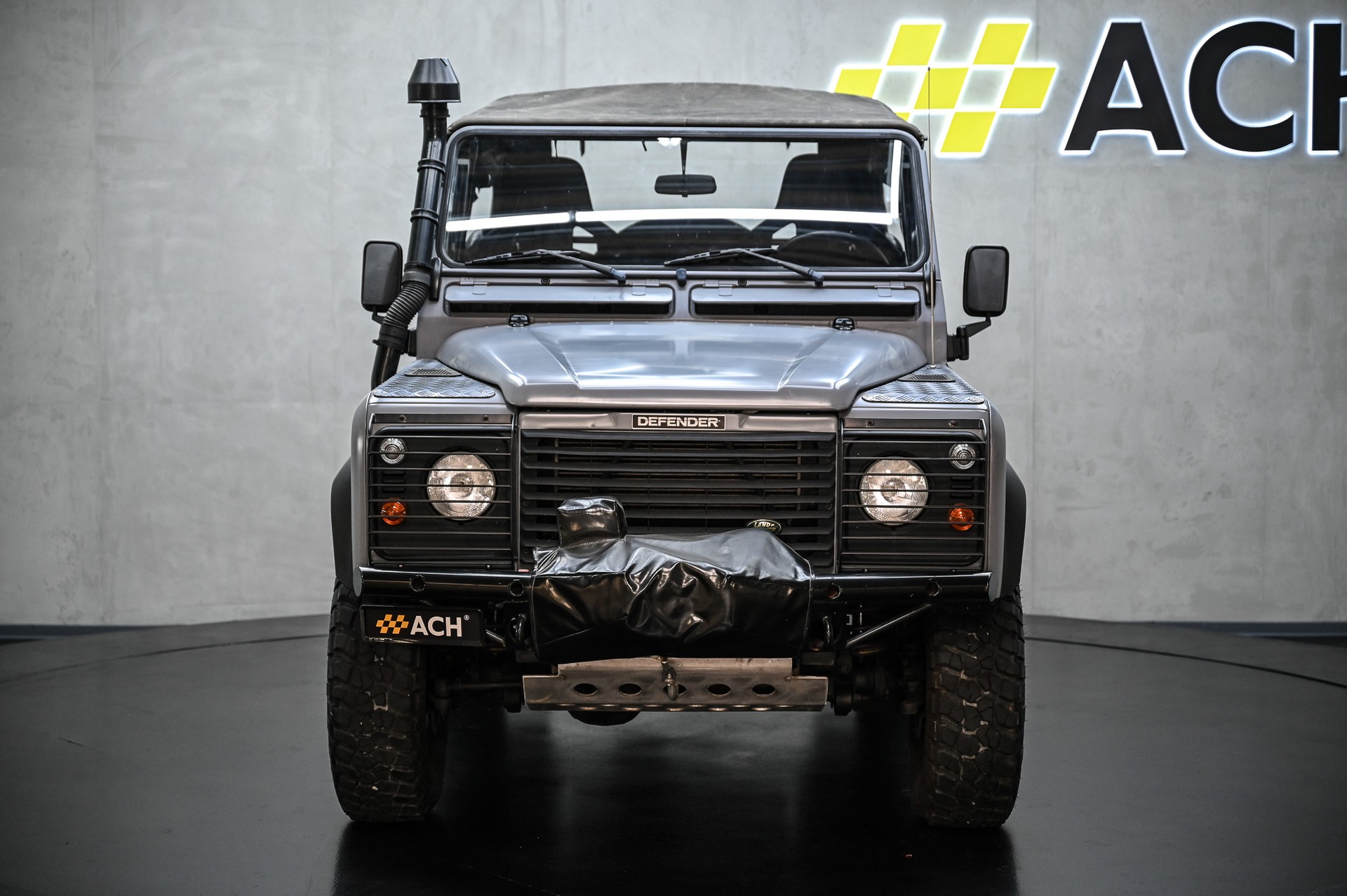 LAND ROVER Defender 90 TD5-showroom-element-1