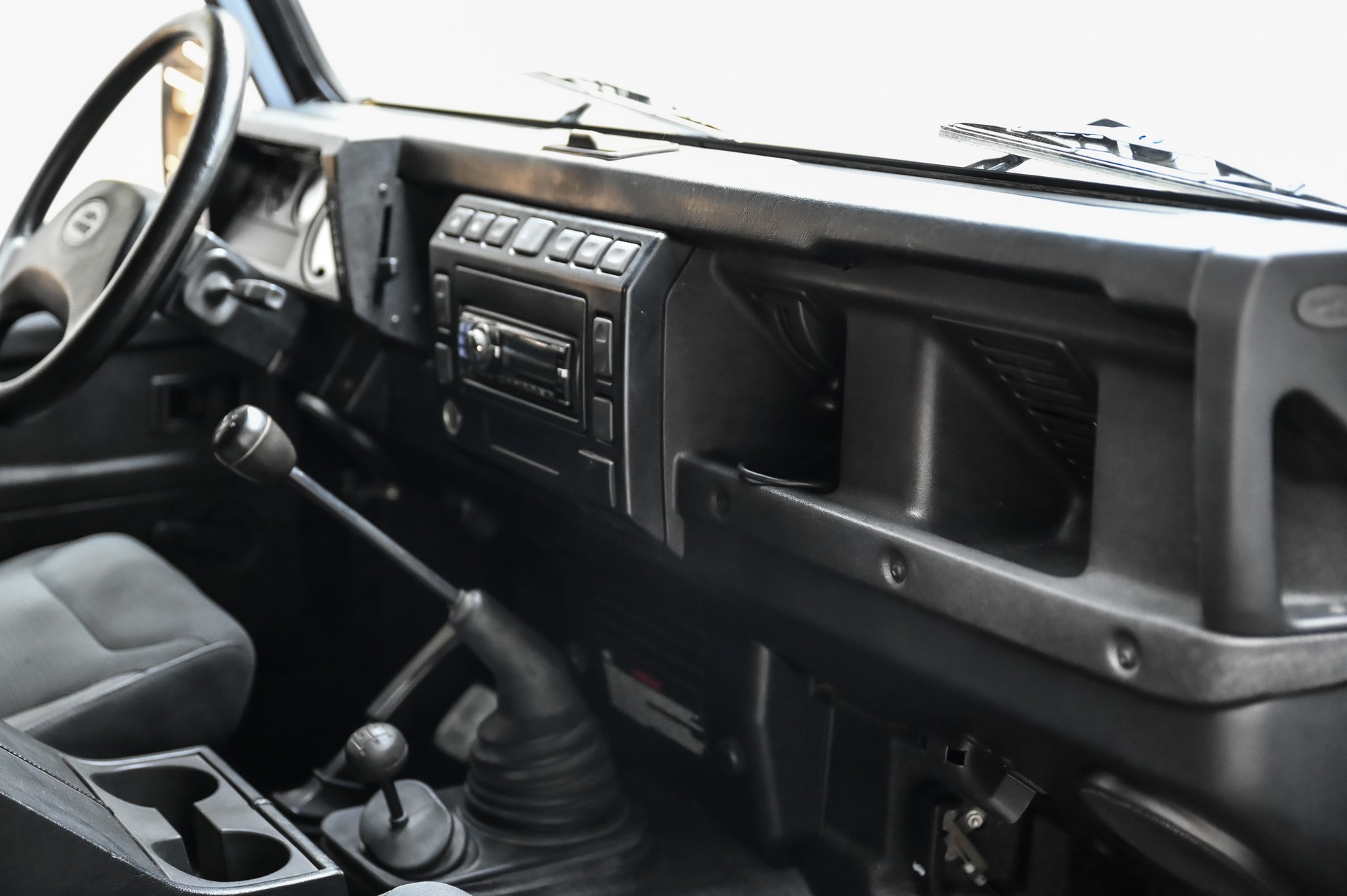 LAND ROVER Defender 90 TD5-image-29