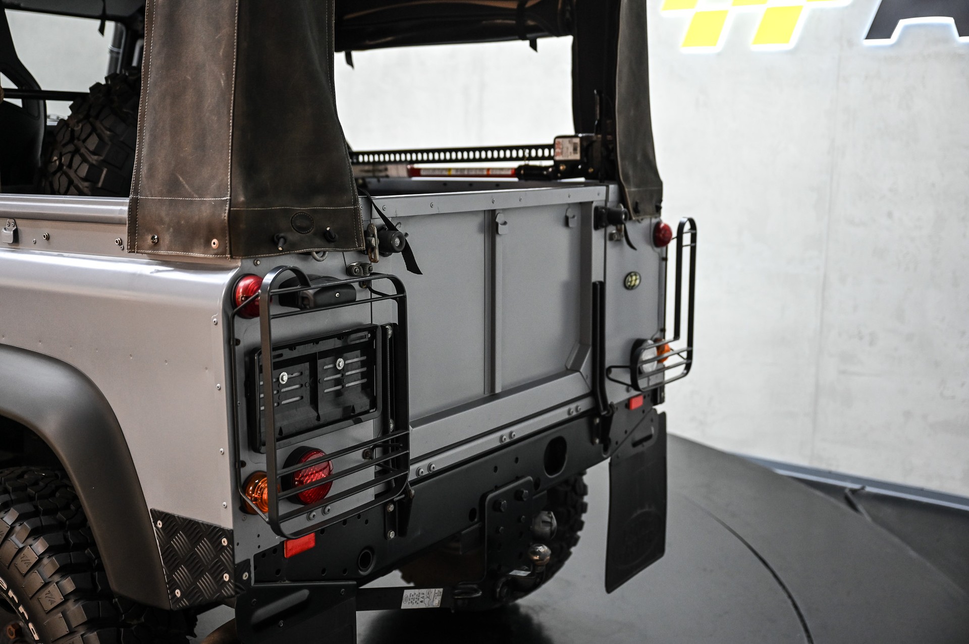 LAND ROVER Defender 90 TD5-image-15