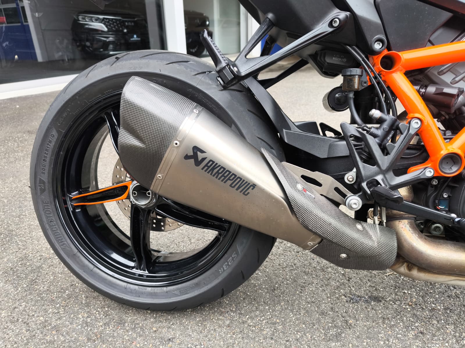 KTM 1290 Super Duke R-image-10