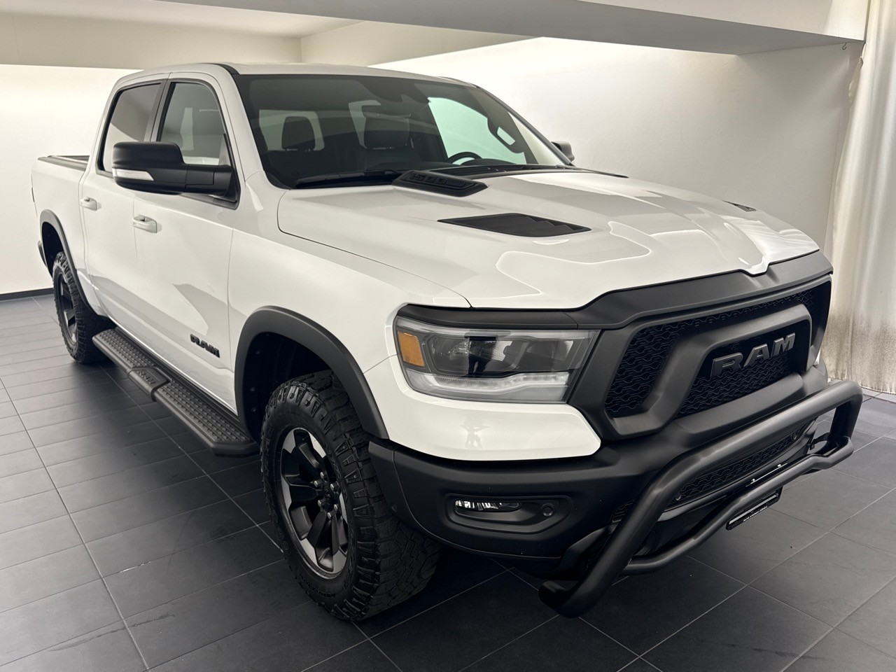DODGE RAM 1500 5.7 Rebel-showroom-element-3