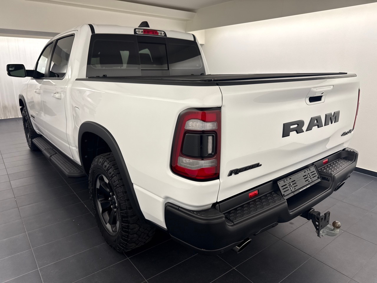 DODGE RAM 1500 5.7 Rebel-showroom-element-1