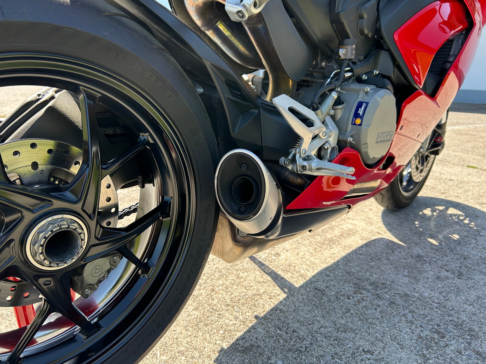 DUCATI Panigale V2-image-2