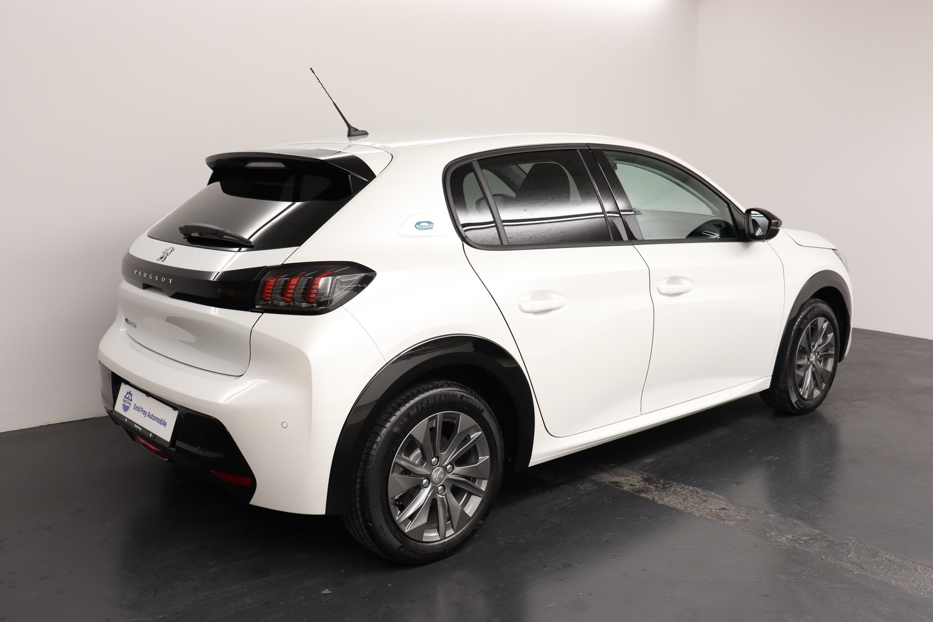 PEUGEOT 208 e-Allure - 100% Electric-image-17