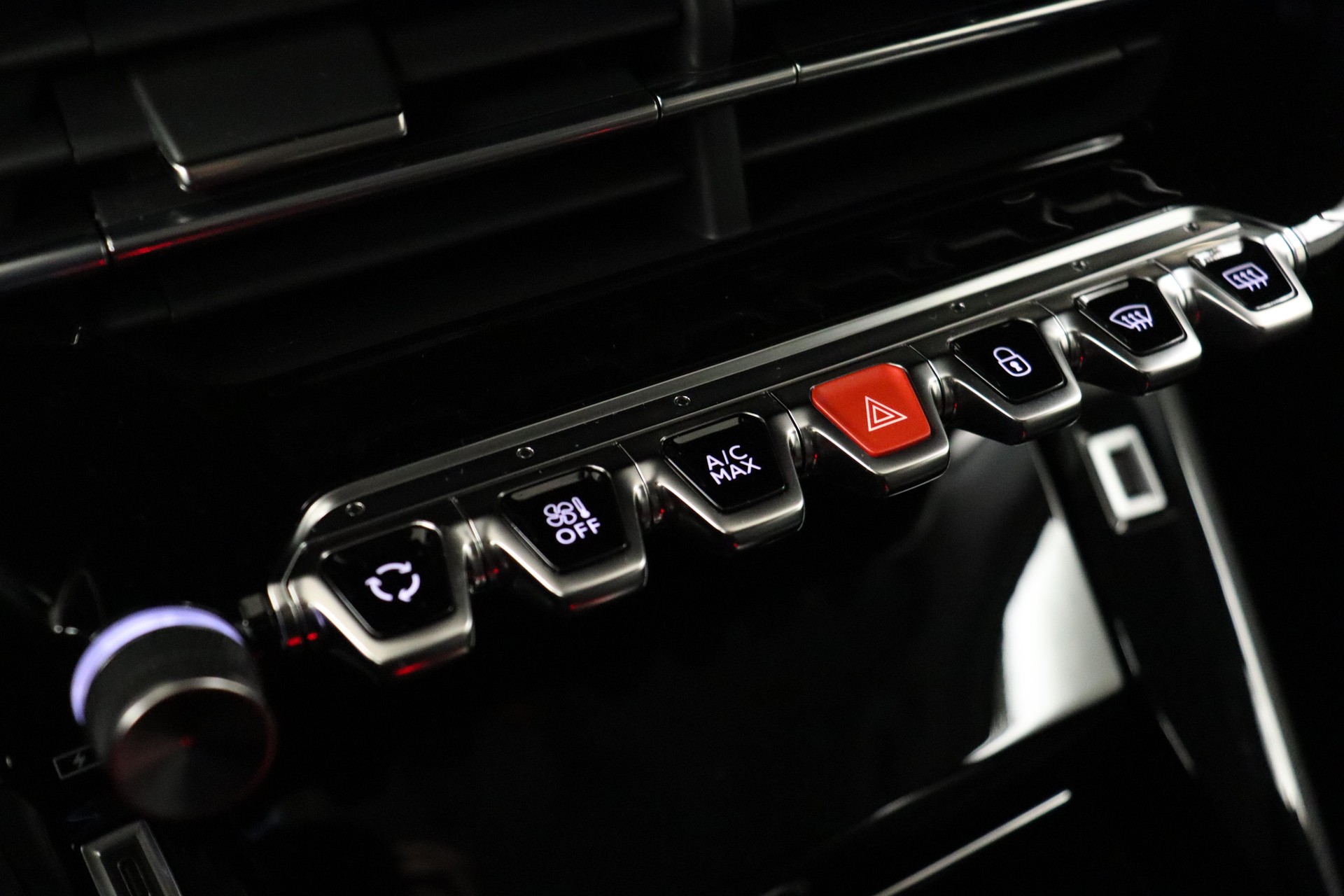 PEUGEOT 208 e-Allure - 100% Electric-image-14