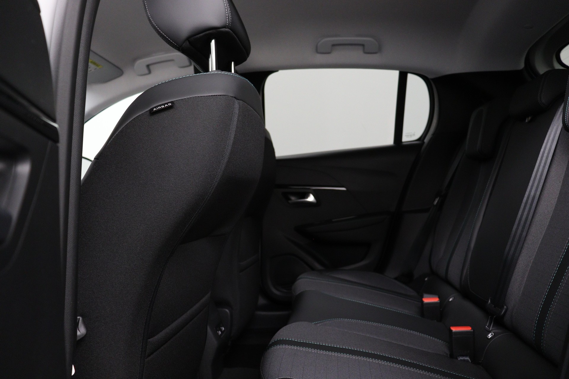 PEUGEOT 208 e-Allure - 100% Electric-image-6