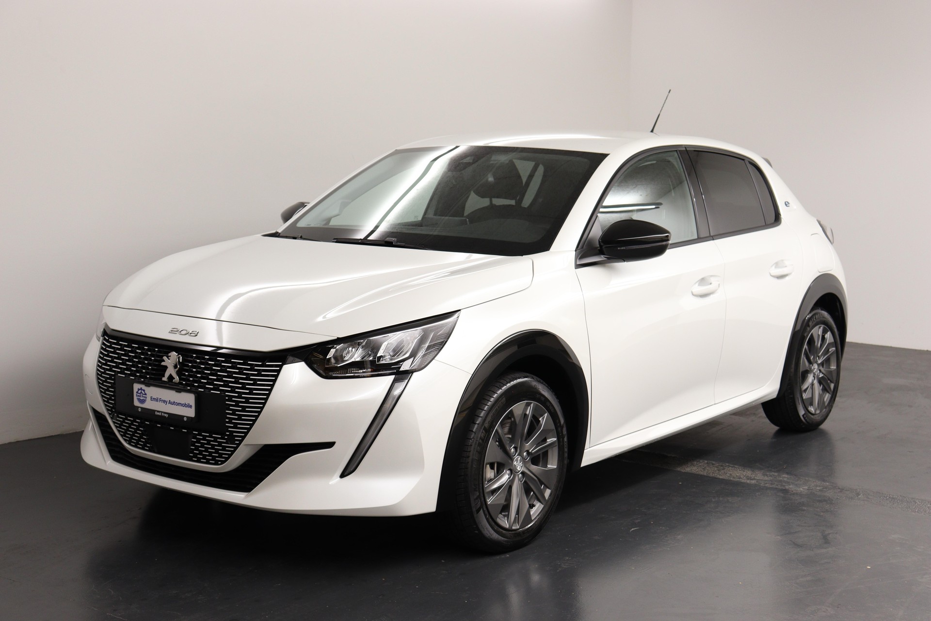 PEUGEOT 208 e-Allure - 100% Electric-showroom-element-2