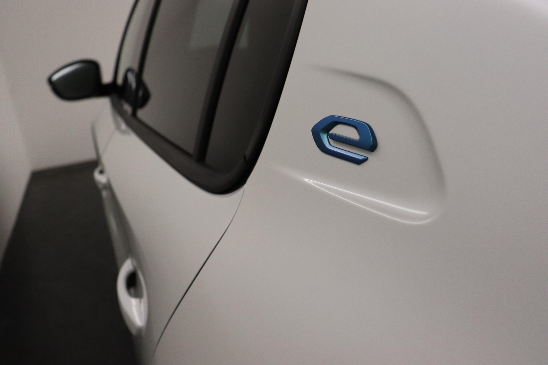 PEUGEOT 208 e-Allure - 100% Electric-image-14