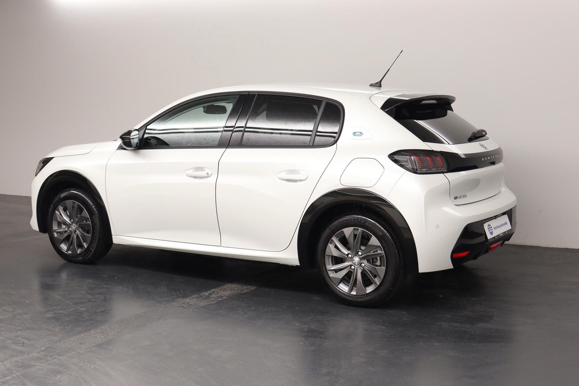 PEUGEOT 208 e-Allure - 100% Electric-showroom-element-3