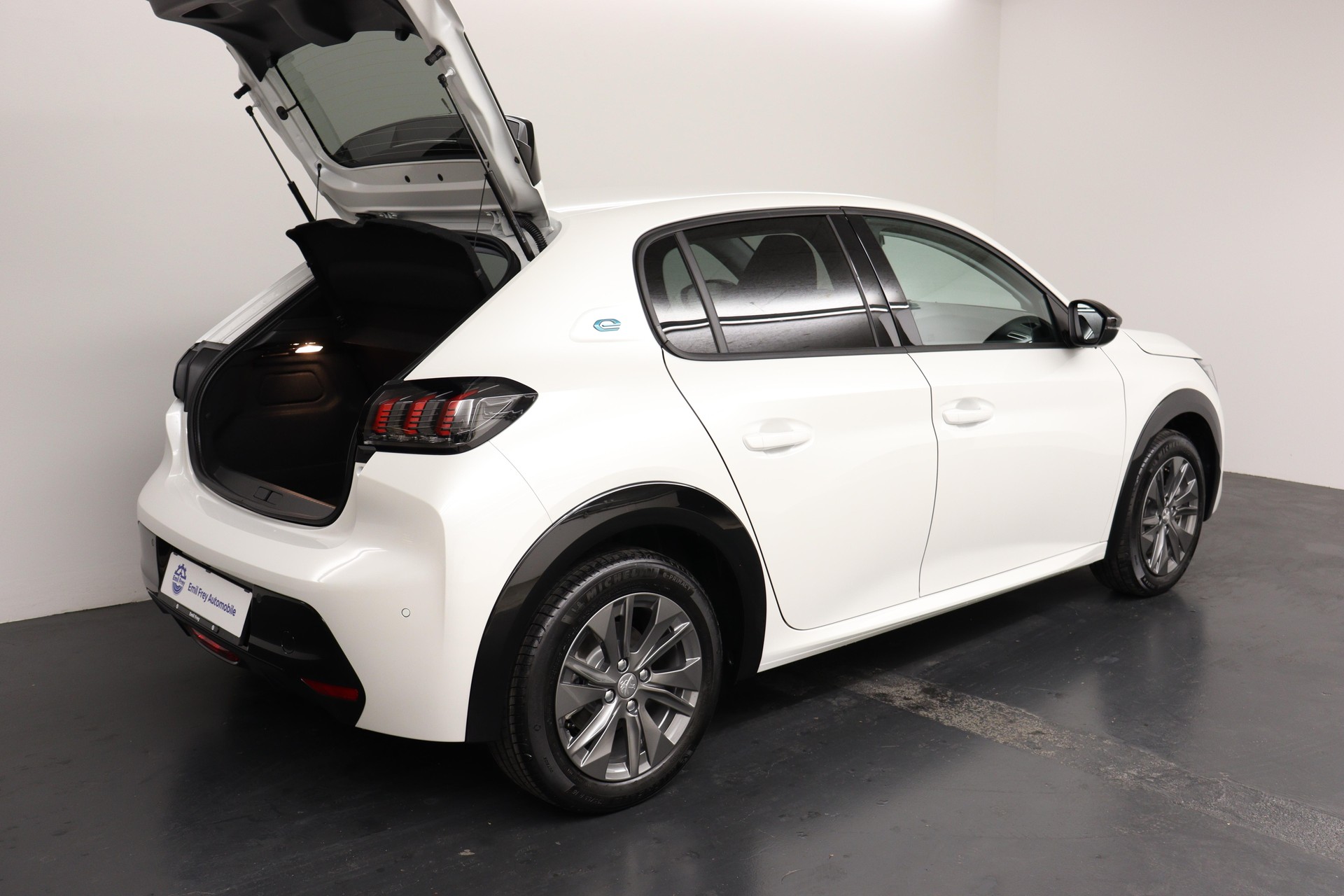 PEUGEOT 208 e-Allure - 100% Electric-image-16