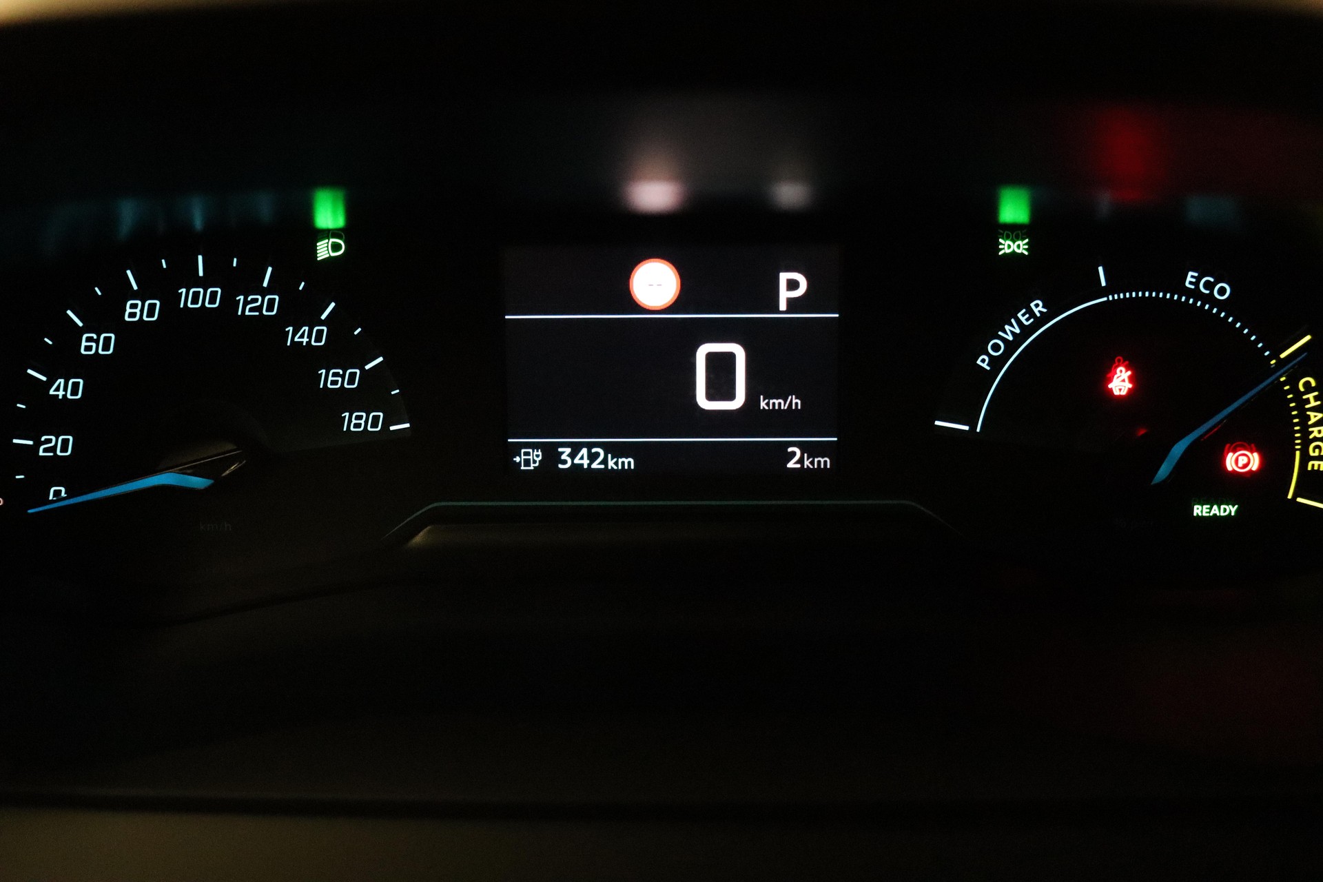 PEUGEOT 208 e-Allure - 100% Electric-image-8