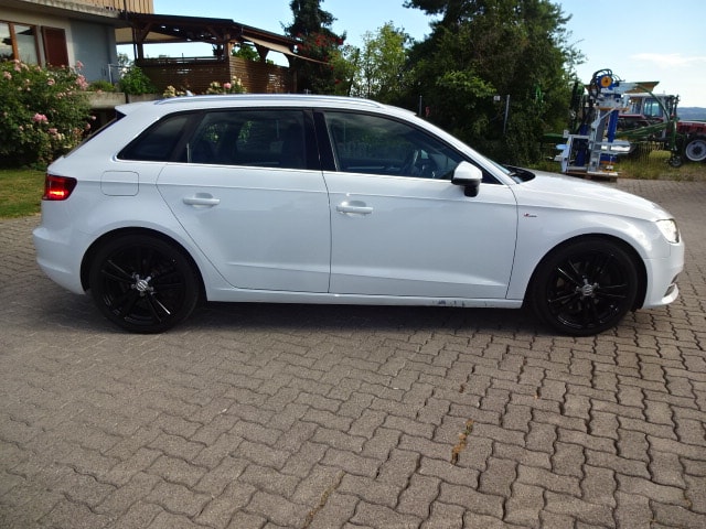 AUDI A3 Sportback 1.8 TFSI Ambition quattro S-tronic-image-5