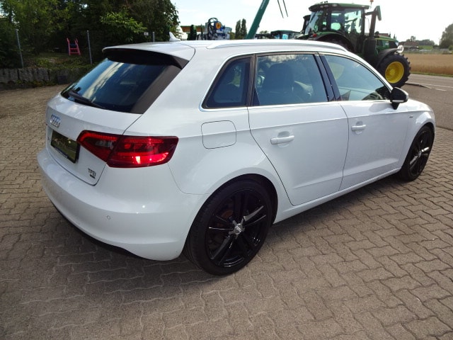 AUDI A3 Sportback 1.8 TFSI Ambition quattro S-tronic-image-4