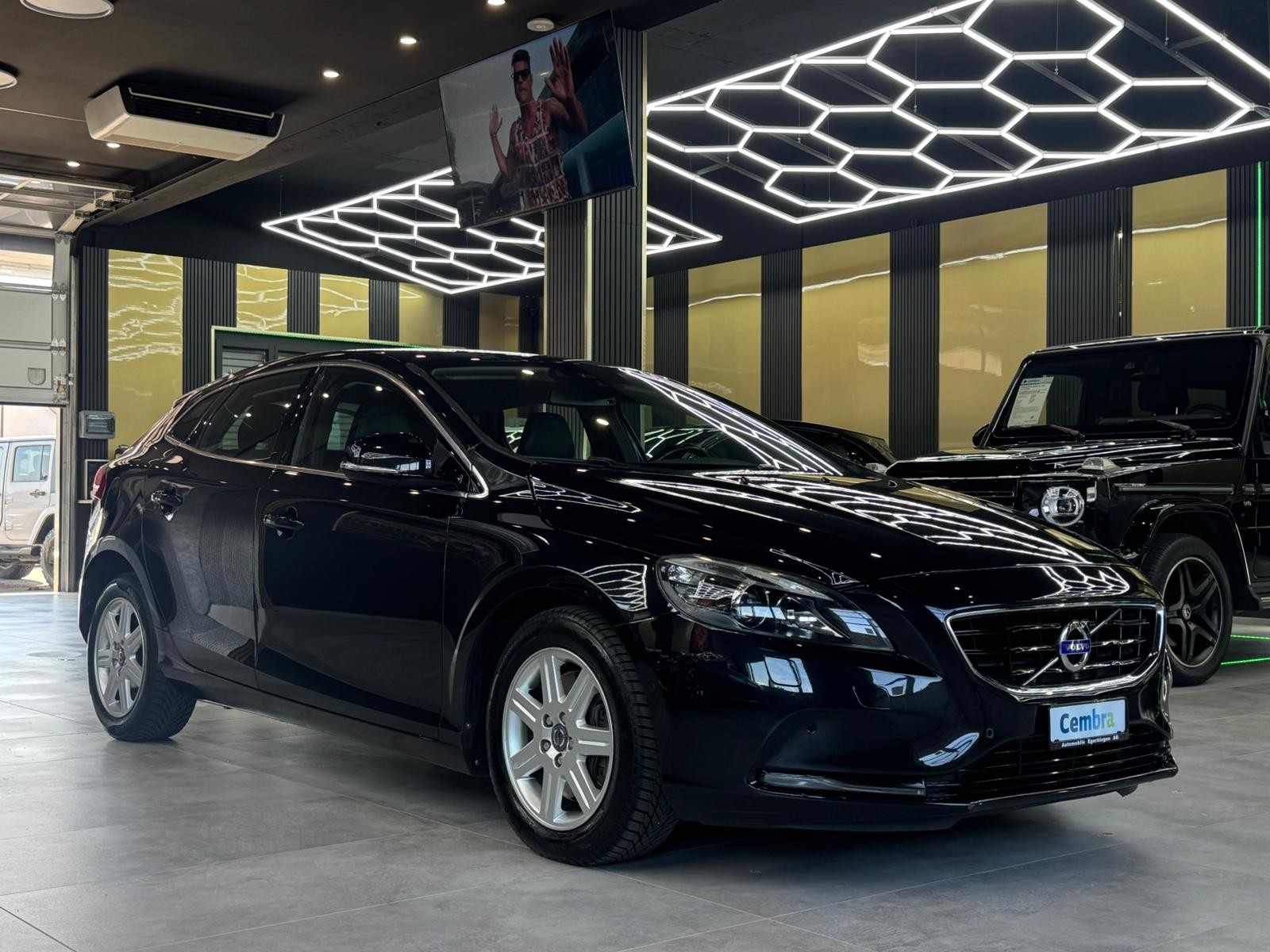 VOLVO V40 D3 Summum S/S-showroom-element-2