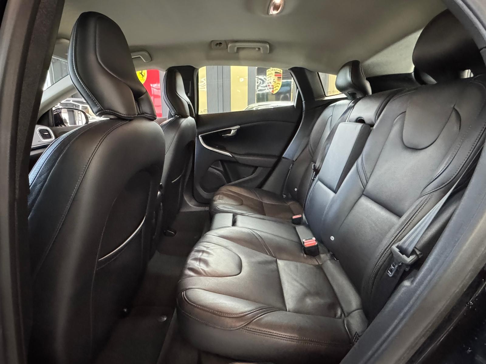 VOLVO V40 D3 Summum S/S-image-14