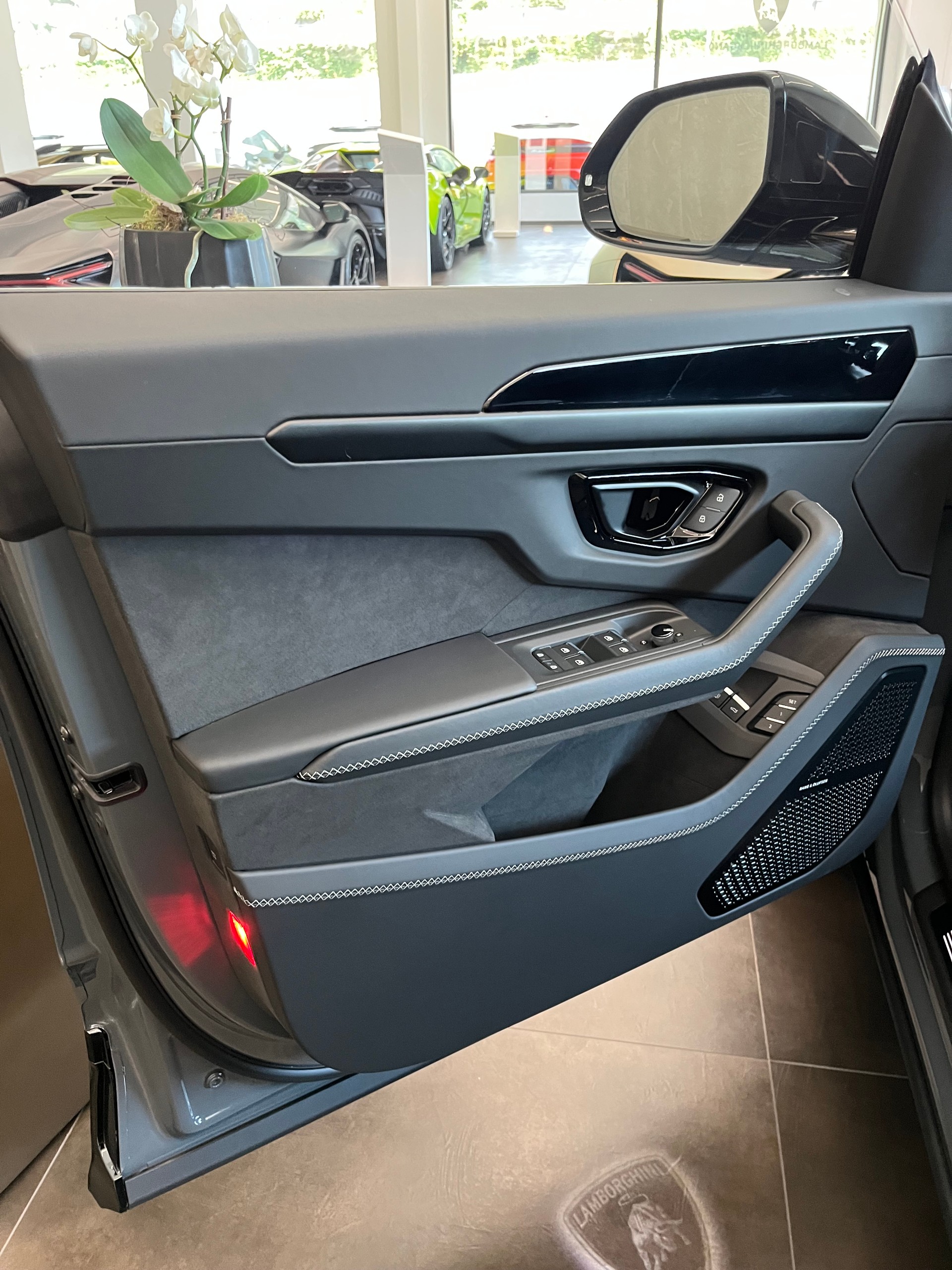 LAMBORGHINI Urus SE MY26 Lamborghini Lugano Scarico Akrapovic-showroom-element-3
