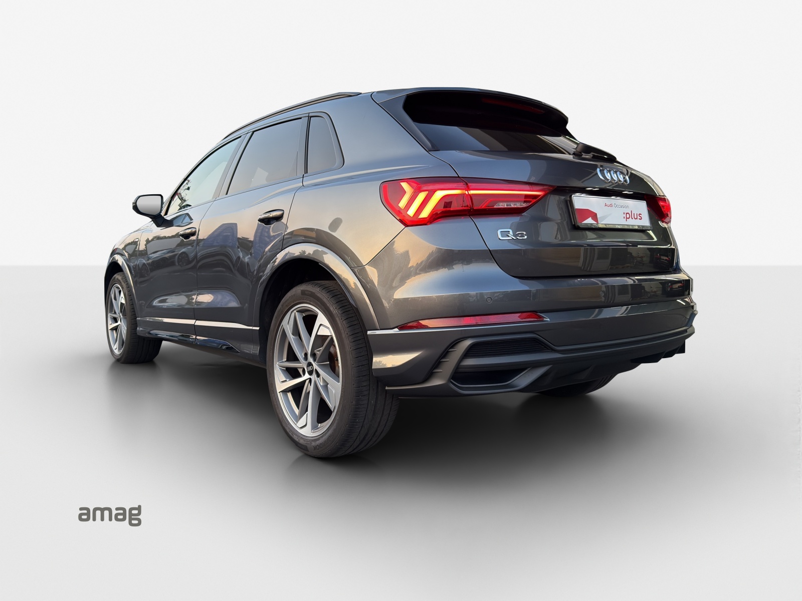 AUDI Q3 35 TFSI S line Attraction S-tronic-showroom-element-2