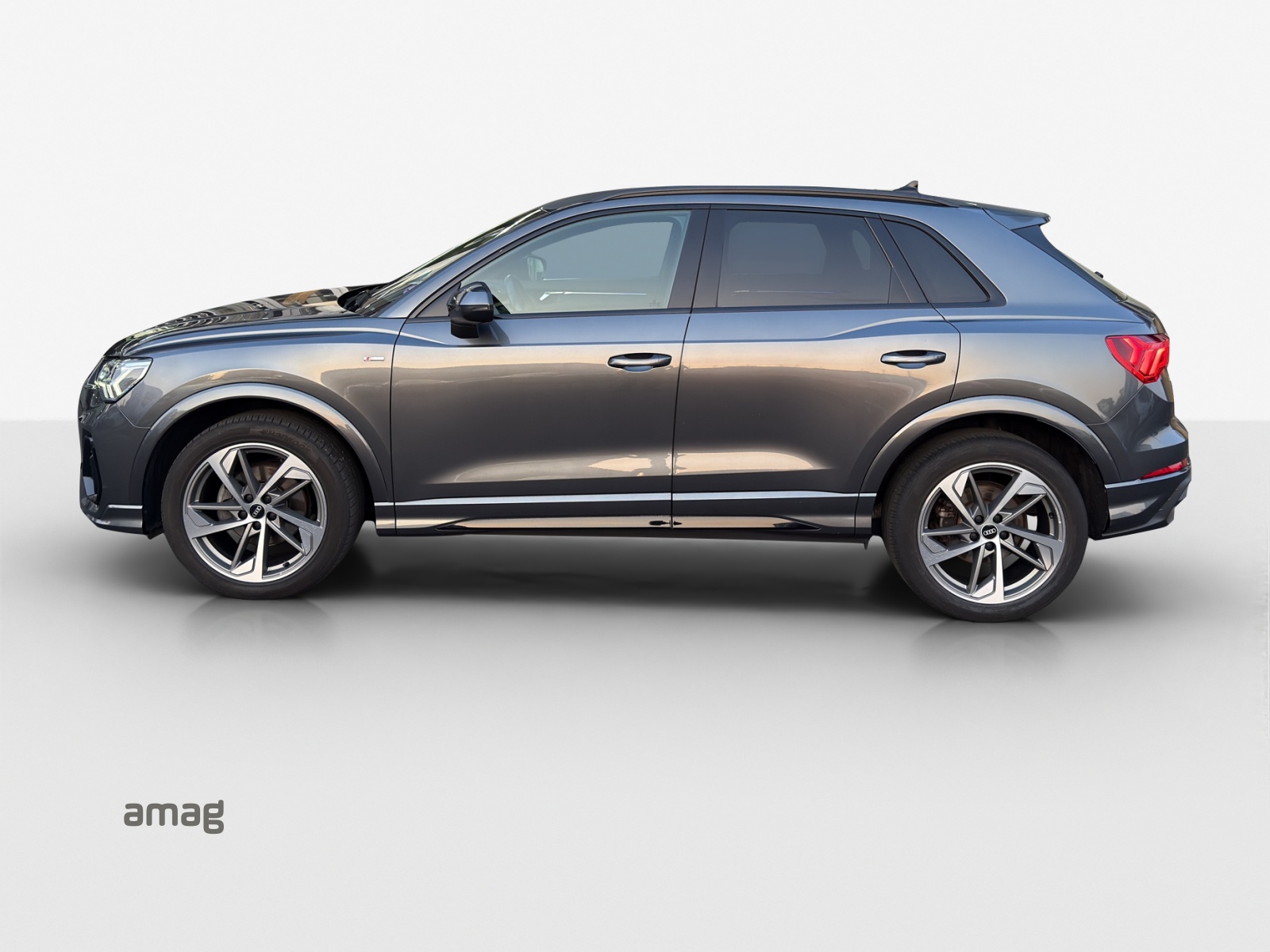 AUDI Q3 35 TFSI S line Attraction S-tronic-showroom-element-1
