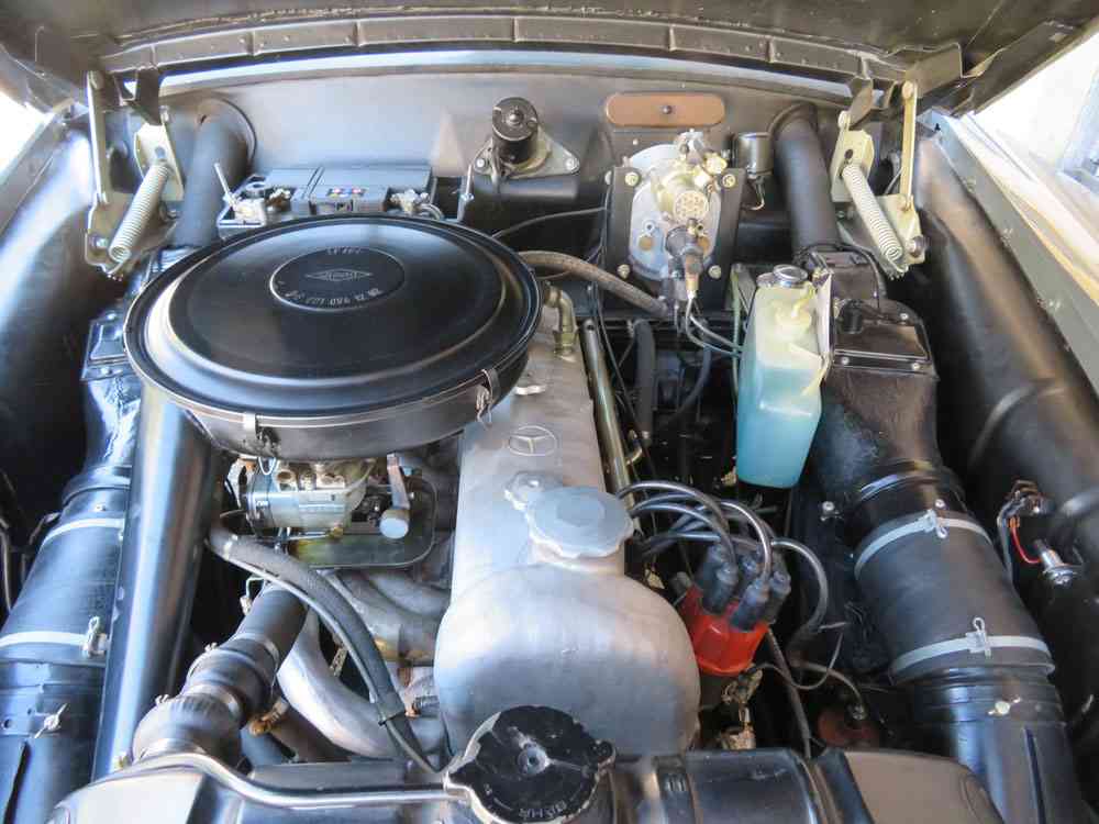 MERCEDES-BENZ 220 S-image-13