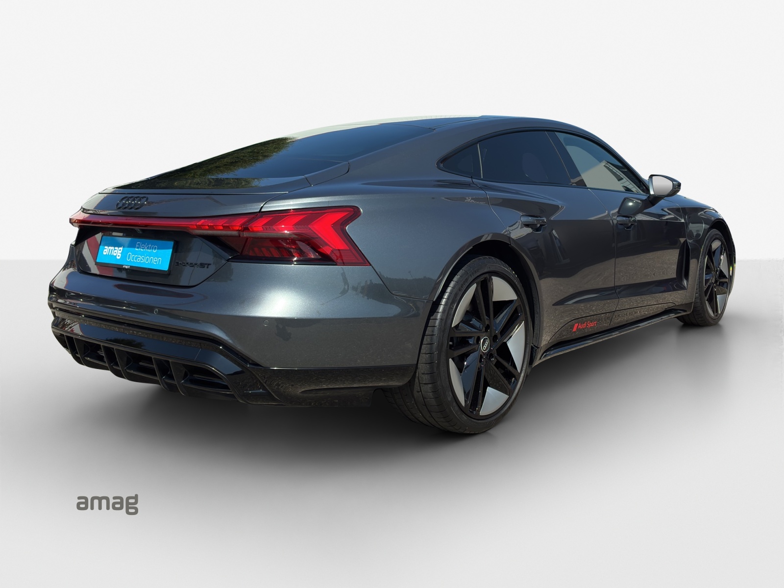 AUDI e-tron GT quattro-showroom-element-2