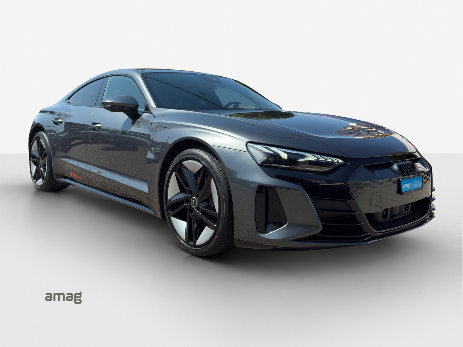 AUDI e-tron GT quattro-showroom-element-3