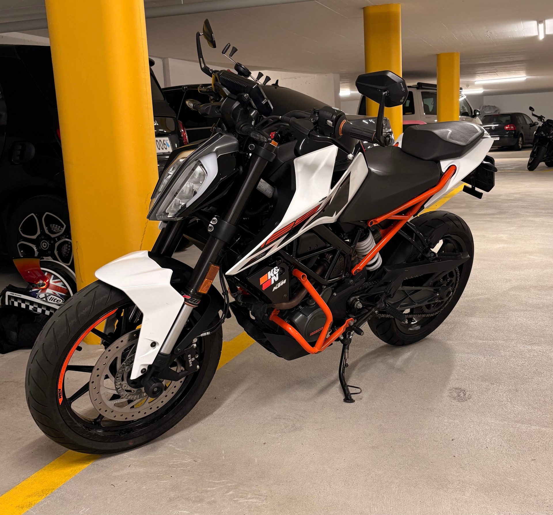 KTM 125 Duke ABS-image-1