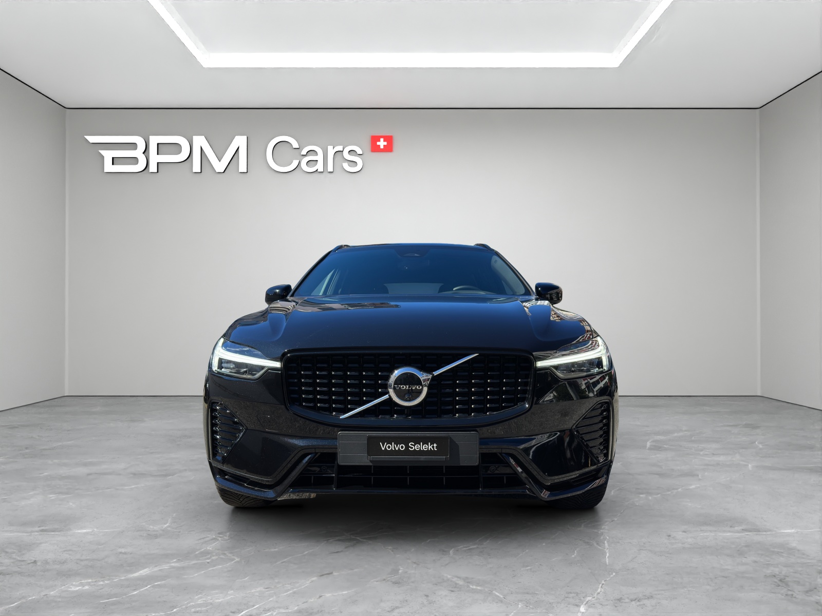 VOLVO XC60 2.0 B5 MH Plus Dark AWD-showroom-element-1
